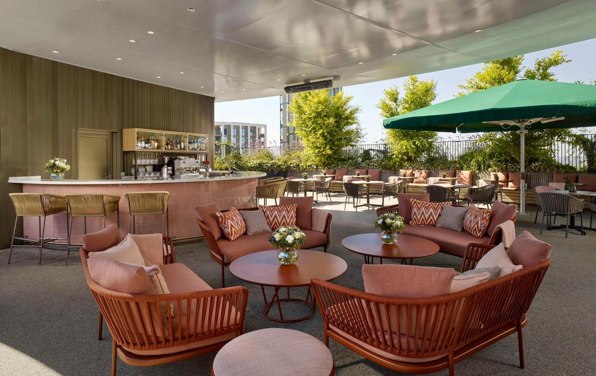Art'Otel London Battersea Power Station, Powered By Radisson Hotels Esterno foto The Sky Bar