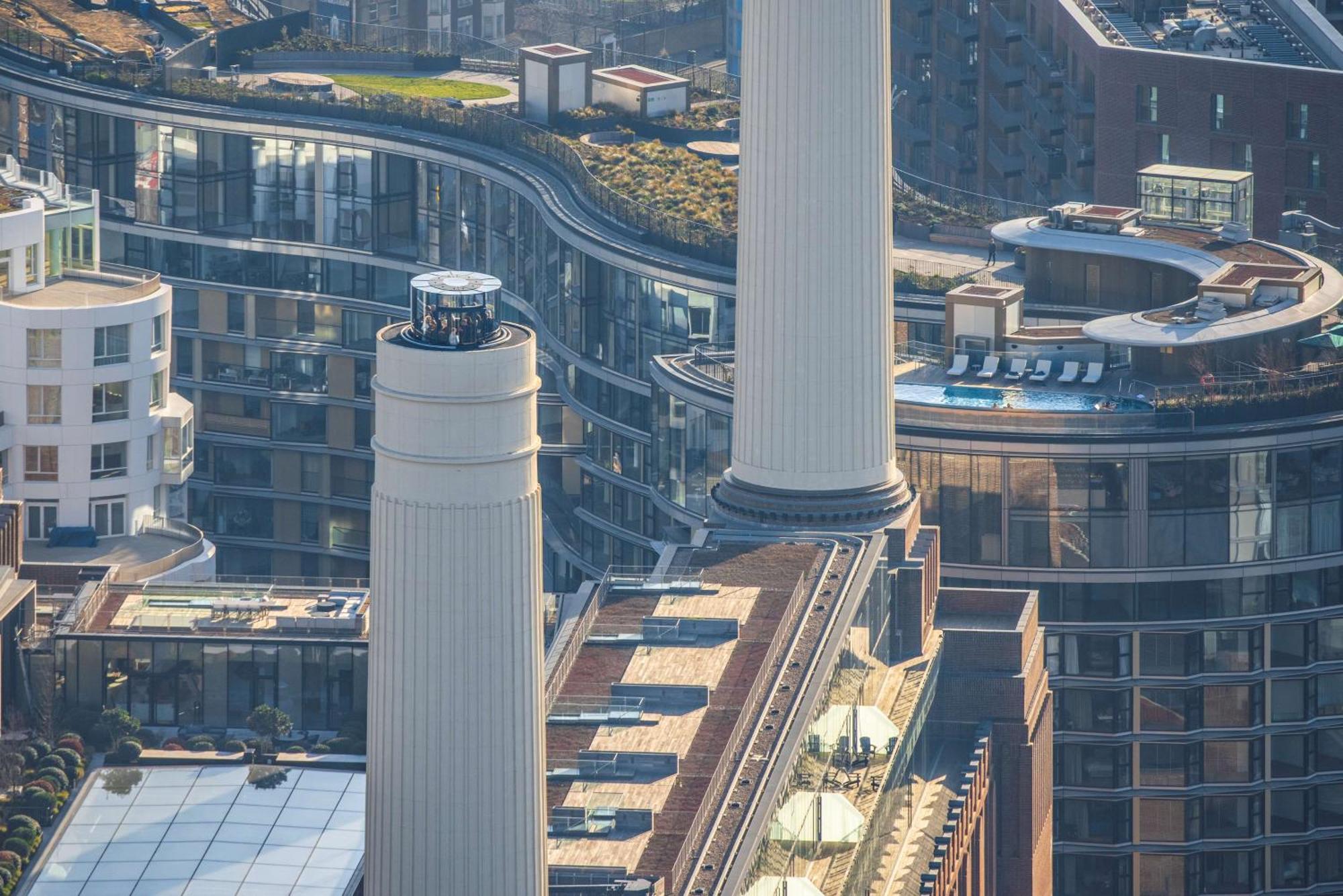 Art'Otel London Battersea Power Station, Powered By Radisson Hotels Esterno foto The 100m high chimney of the power plant