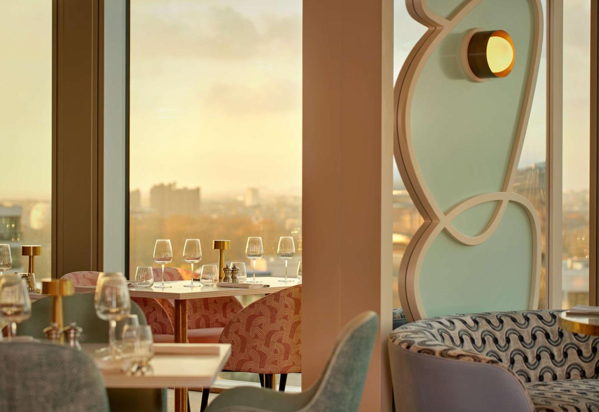 Art'Otel London Battersea Power Station, Powered By Radisson Hotels Esterno foto The interior of the restaurant