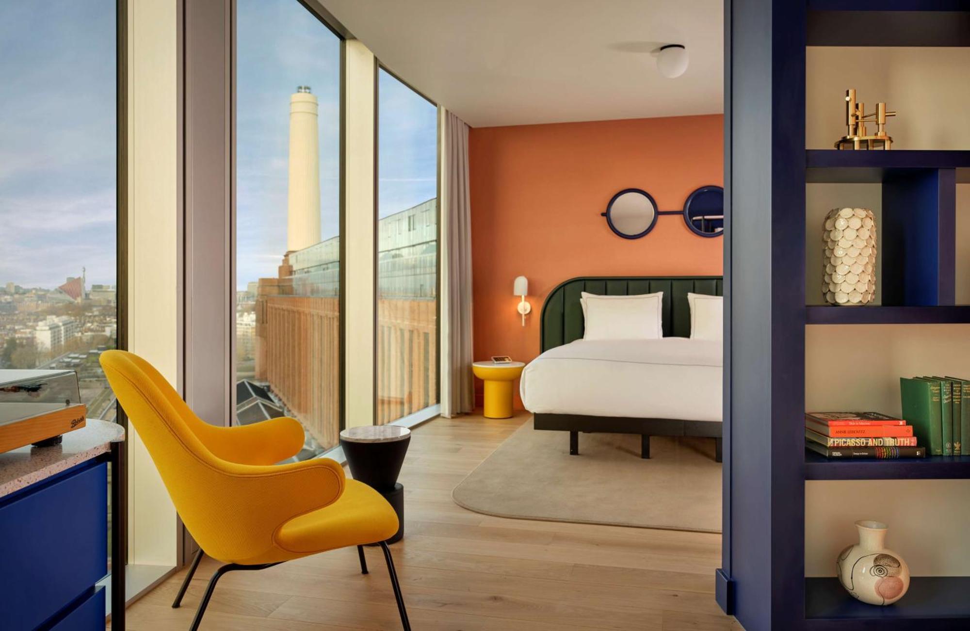 Art'Otel London Battersea Power Station, Powered By Radisson Hotels Esterno foto A bedroom at the Standard London