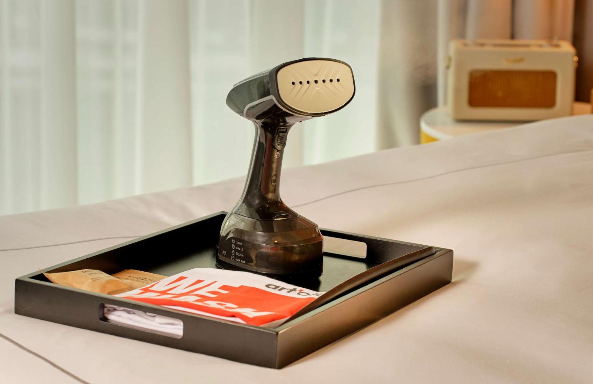 Art'Otel London Battersea Power Station, Powered By Radisson Hotels Esterno foto A handheld garment steamer