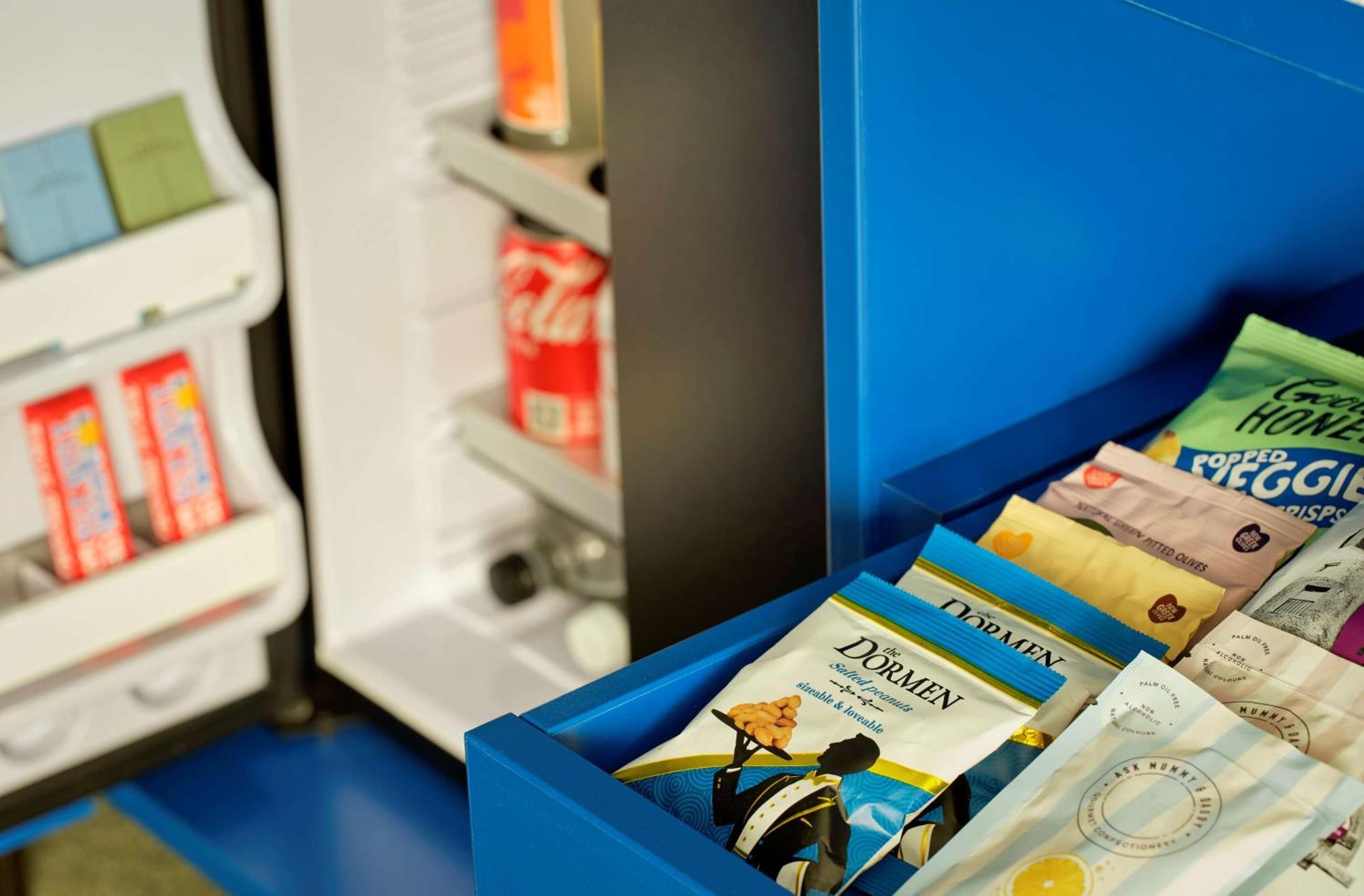 Art'Otel London Battersea Power Station, Powered By Radisson Hotels Esterno foto A vending machine