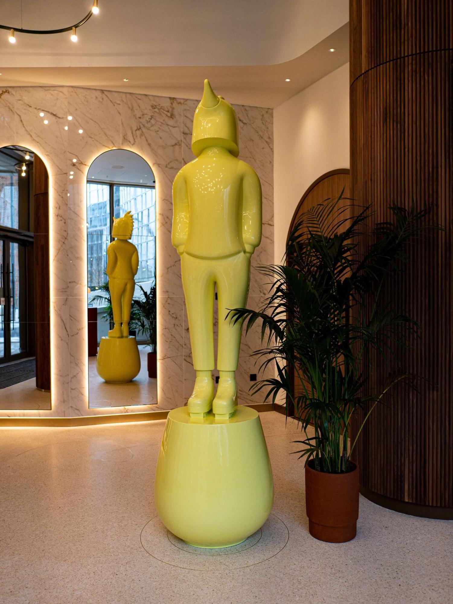 Art'Otel London Battersea Power Station, Powered By Radisson Hotels Esterno foto The Yellow Man
