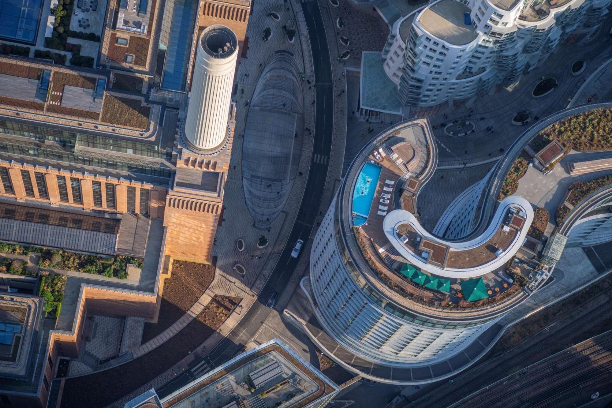 Art'Otel London Battersea Power Station, Powered By Radisson Hotels Esterno foto Aerial view of the complex