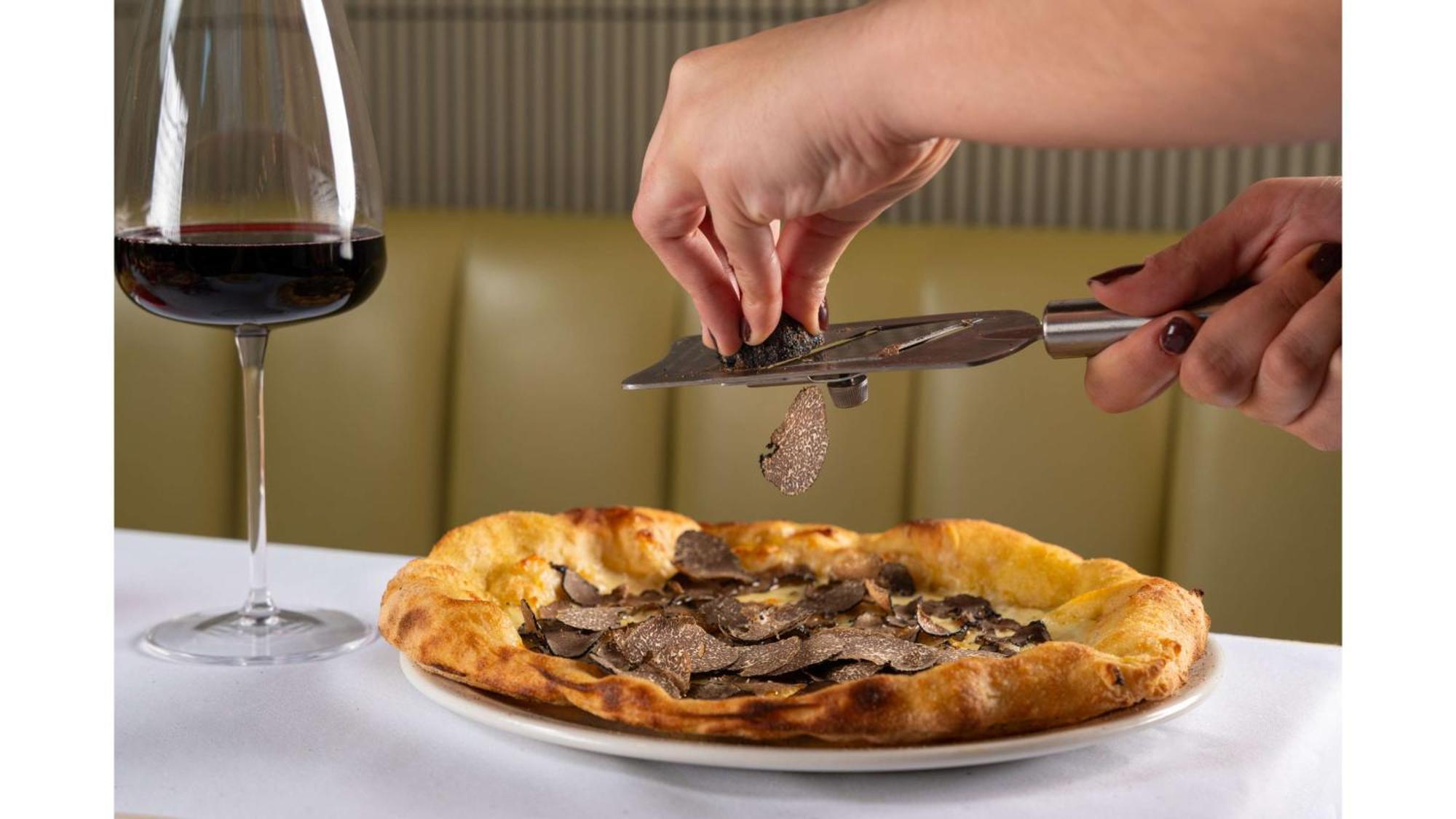 Art'Otel London Battersea Power Station, Powered By Radisson Hotels Esterno foto A truffle being shaved over a pizza